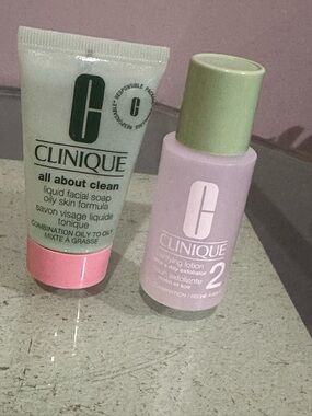 Clinique Skincare Duo in Pink and Green